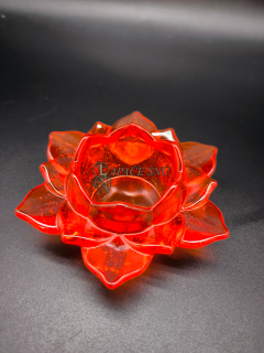Svícen z pryskyřice - lotus - červený